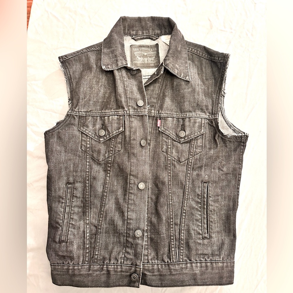 Levi’s cutoff vest